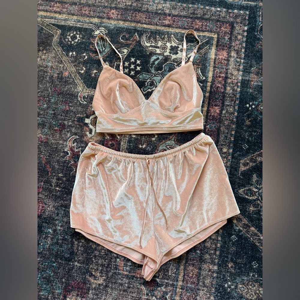 Victoria’s Secret lounge sleep pj’s Peach Set crushed velvet bra shorts